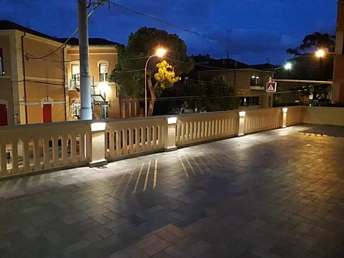 Ristrutturazione terrazza: posa pavimento esterno, rifacimento parapetto e inserimento luci led esterne via Murri, Bologna